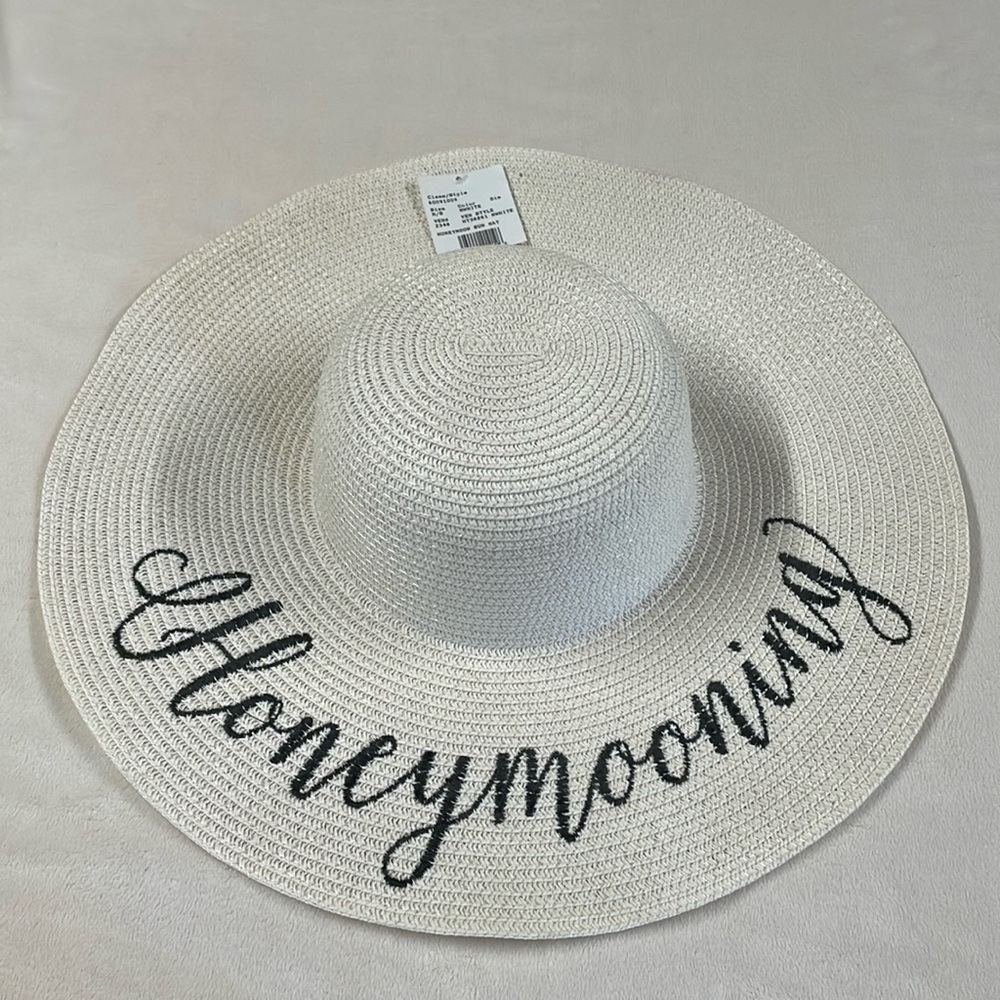 Honeymoon beach hat